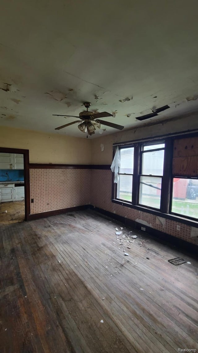 193 Division St, River Rouge, MI 48218 - unfurnished room featuring hardwood / wood-style flooring and a ceiling fan