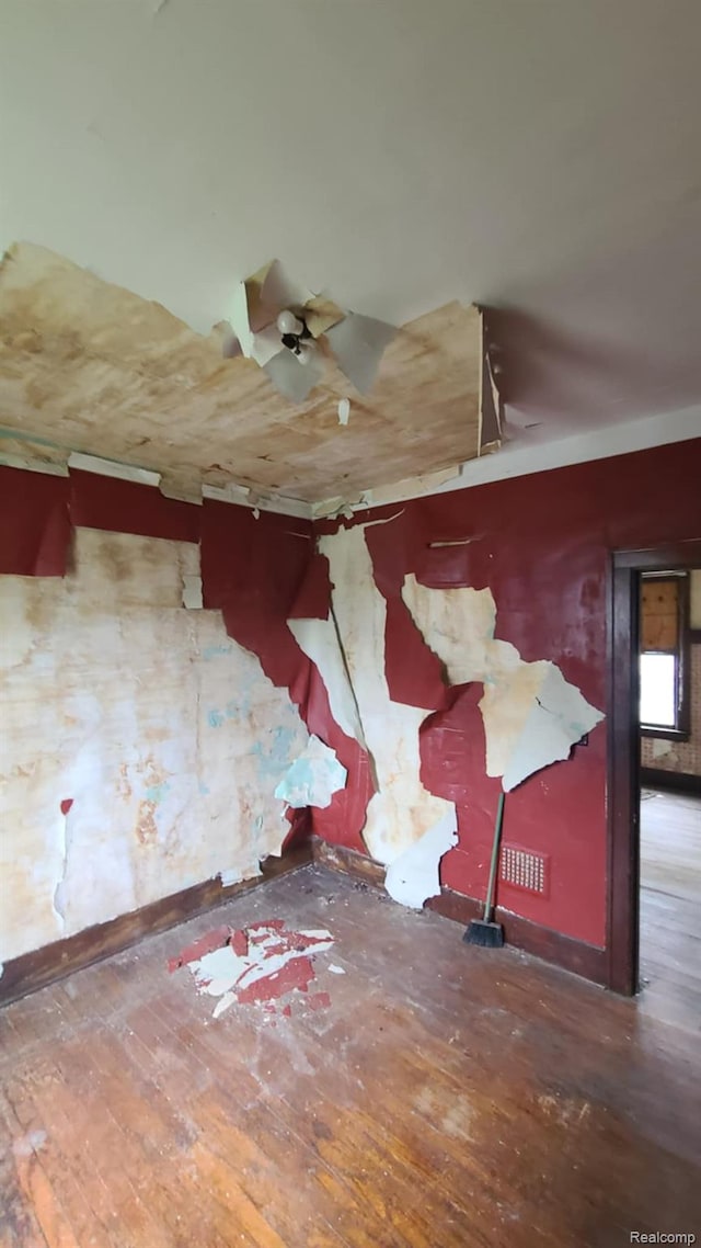 193 Division St, River Rouge, MI 48218 - detailed view of wood finished floors