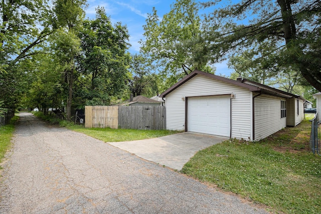3515 Adams St, Kalamazoo, MI 49008 - detached garage with driveway