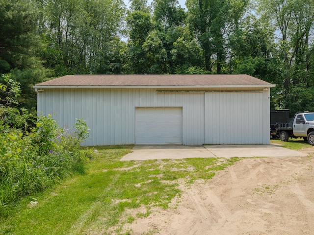 7061 W N Ave, Kalamazoo, MI 49009 - detached garage featuring dirt driveway
