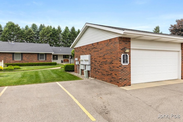 2913 N Wentward Ct, Hudsonville, MI 49426 - single story home with brick siding, a front yard, and a garage