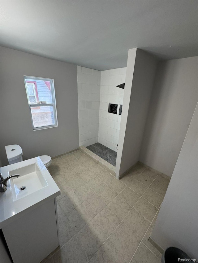 4707 Buckingham Ave, Detroit, MI 48224 - bathroom featuring a tile shower and vanity