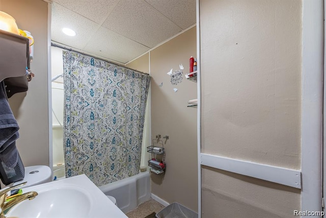 910 Monroe St, Carleton, MI 48117 - bathroom with shower / tub combo with curtain and a drop ceiling