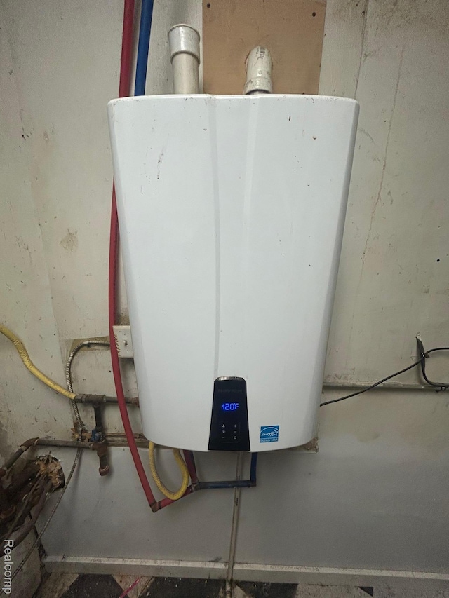 910 Monroe St, Carleton, MI 48117 - utilities featuring tankless water heater