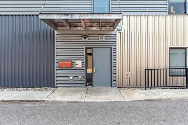 293 N 2nd St Unit 201, Brighton, MI 48116 - entrance to property