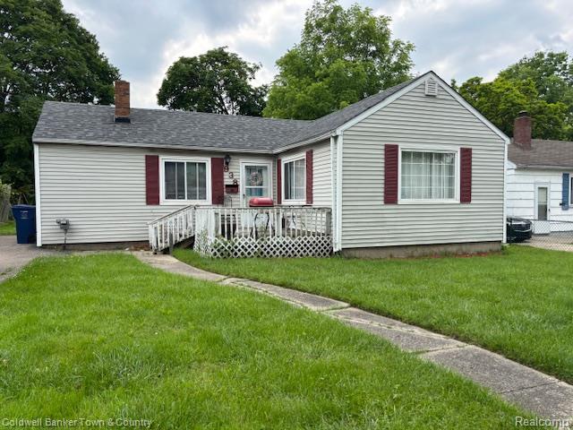 938 Barney Ave, Flint, MI 48503 - view of front of home featuring a front yard and a chimney
