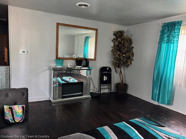 938 Barney Ave, Flint, MI 48503 - living room featuring wood finished floors and baseboards