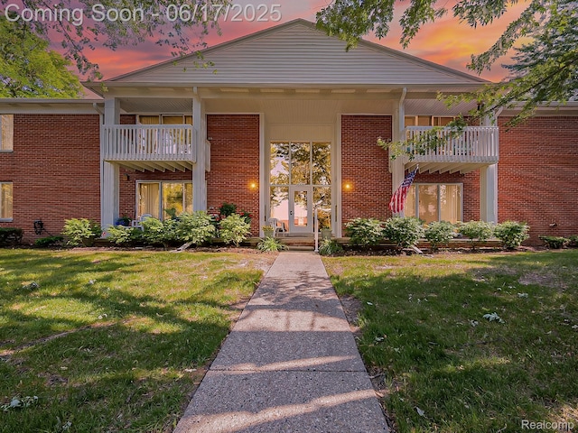 16820 Edloytom Way Unit 172, Clinton Township, MI 48038 - view of front facade featuring brick siding, a front lawn, and a balcony