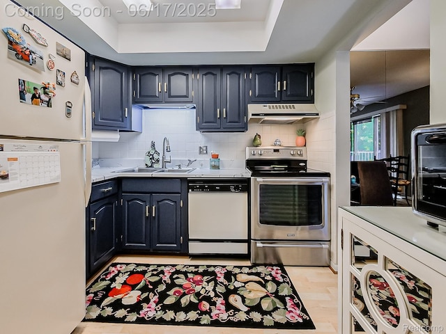16820 Edloytom Way Unit 172, Clinton Township, MI 48038 - kitchen featuring white appliances, under cabinet range hood, tasteful backsplash, and a ceiling fan