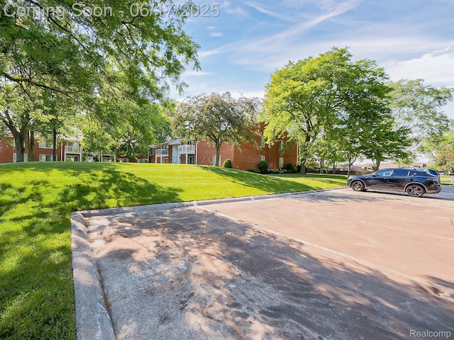 16820 Edloytom Way Unit 172, Clinton Township, MI 48038 - view of green lawn