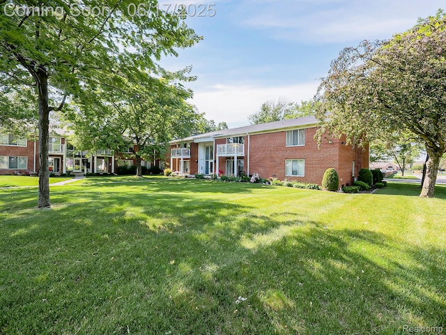 16820 Edloytom Way Unit 172, Clinton Township, MI 48038 - surrounding community featuring a yard