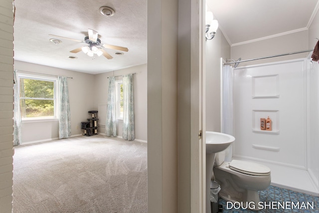 3747 Leonard St NW, Grand Rapids, MI 49534 - full bathroom featuring a ceiling fan, a shower with curtain, and crown molding