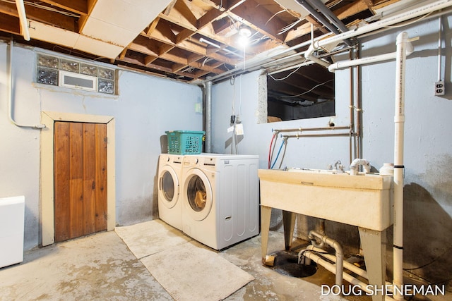 3747 Leonard St NW, Grand Rapids, MI 49534 - laundry area with independent washer and dryer