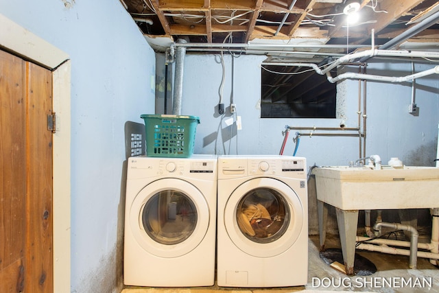 3747 Leonard St NW, Grand Rapids, MI 49534 - laundry area featuring washer and dryer
