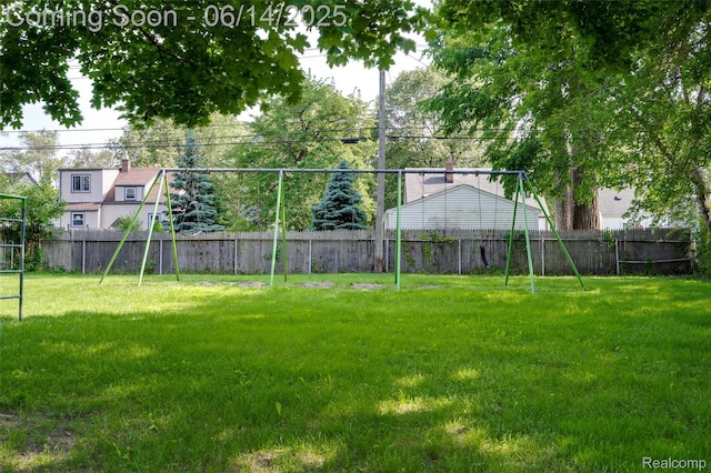 1217 E Madge Ave, Hazel Park, MI 48030 - view of yard