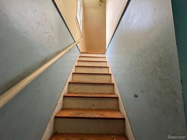 14171 Plainview Ave, Detroit, MI 48223 - view of stairs