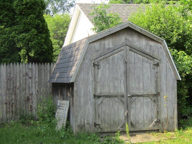 516 Cedar St, Owosso, MI 48867 - view of shed