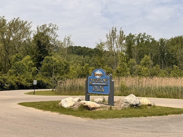 8607 S Ferris Ave, Newaygo, MI 49337 - surrounding community with a wooded view