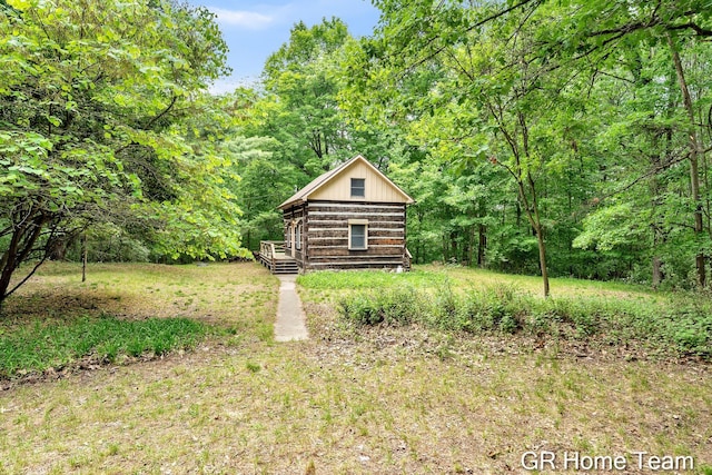 8607 S Ferris Ave, Newaygo, MI 49337 - view of yard featuring a forest view