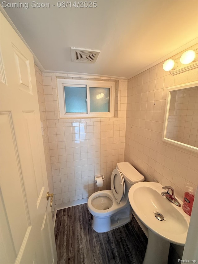 30320 Moulin Ave, Warren, MI 48088 - bathroom with tile walls and wood finished floors