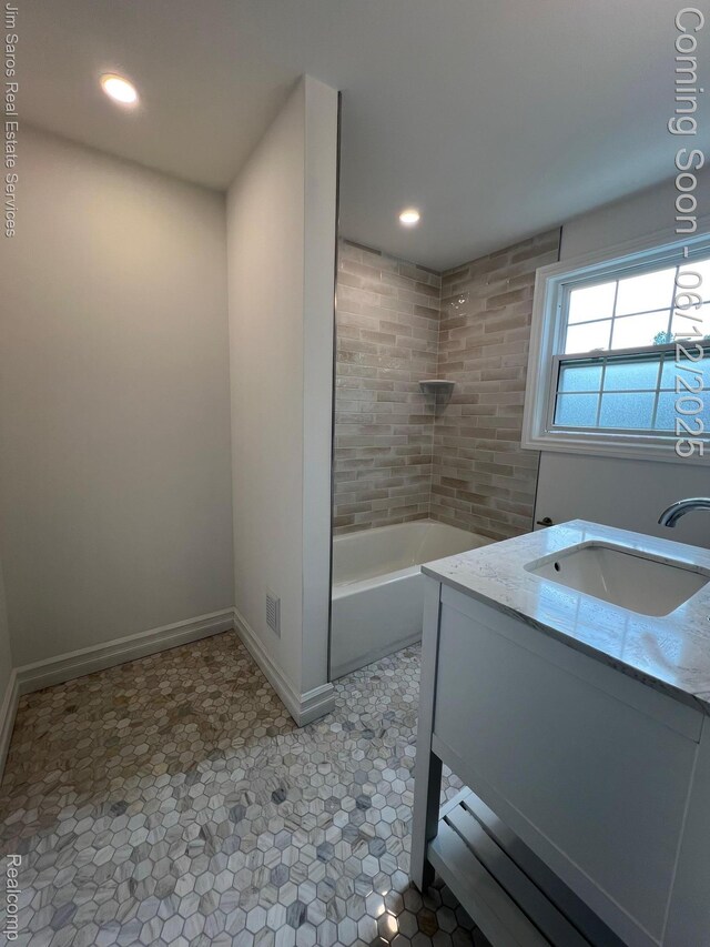 249 Ridgemont Rd, Grosse Pointe, MI 48236 - full bath featuring a tub, vanity, and recessed lighting