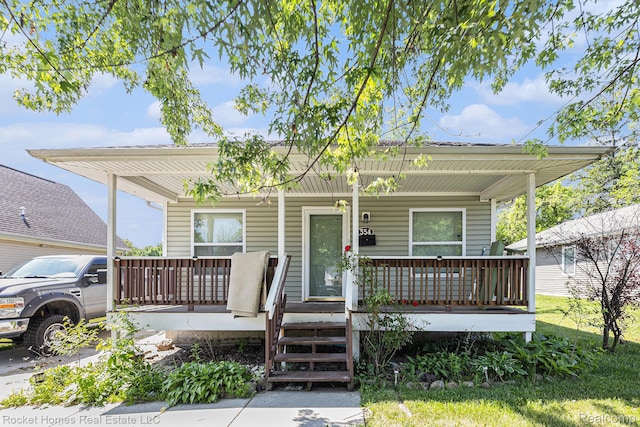354 Ferry Ave, Pontiac, MI 48341 - view of front of home with covered porch