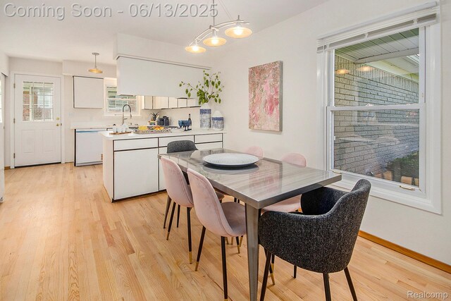 3255 School House Dr, Waterford, MI 48329 - dining room featuring light wood-style floors and baseboards