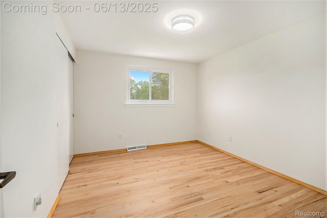 3255 School House Dr, Waterford, MI 48329 - unfurnished room featuring light wood-type flooring and baseboards