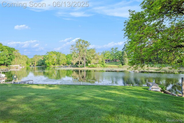 3255 School House Dr, Waterford, MI 48329 - water view