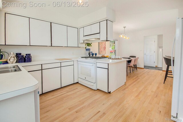 3255 School House Dr, Waterford, MI 48329 - kitchen with white appliances, a peninsula, light wood-type flooring, and light countertops