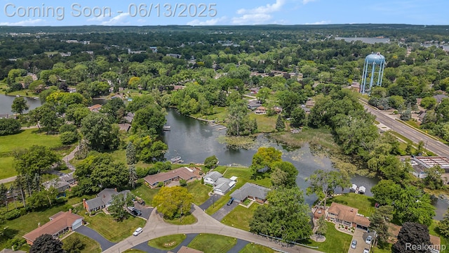 3255 School House Dr, Waterford, MI 48329 - aerial view of property and surrounding area featuring a nearby body of water