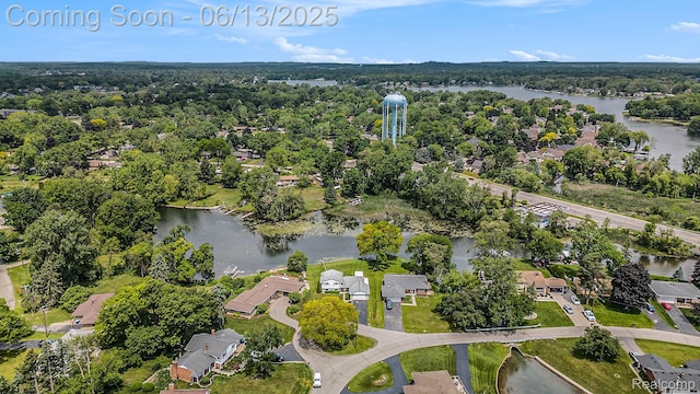 3255 School House Dr, Waterford, MI 48329 - bird's eye view of a nearby body of water