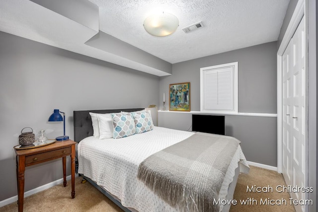 2321 S Highland View Cir SE, Grand Rapids, MI 49506 - bedroom with carpet and a textured ceiling