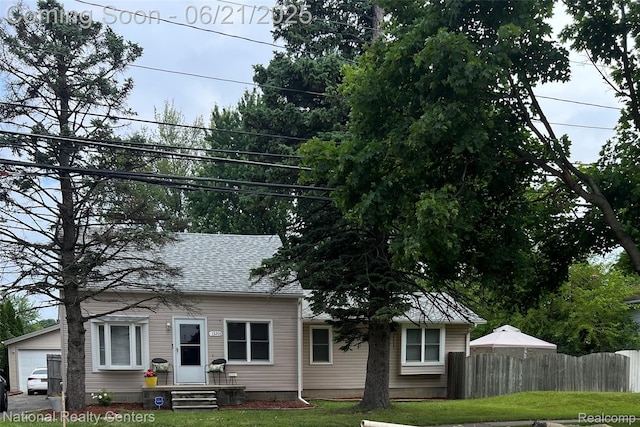 13203 Frazho Rd, Warren, MI 48089 - bungalow-style home with roof with shingles