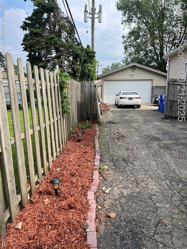 13203 Frazho Rd, Warren, MI 48089 - view of yard with a garage and an outdoor structure