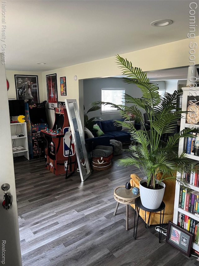 13203 Frazho Rd, Warren, MI 48089 - living area featuring wood finished floors