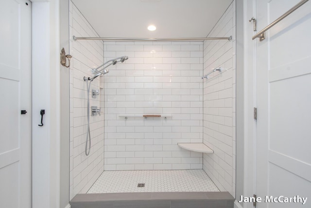 1101 Cadillac Dr SE, Grand Rapids, MI 49506 - bathroom featuring tiled shower and recessed lighting