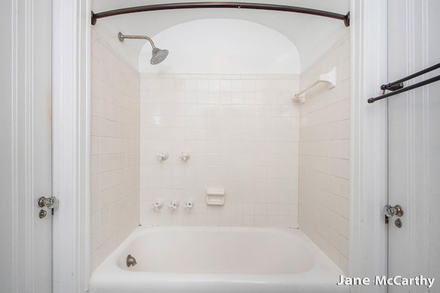 1101 Cadillac Dr SE, Grand Rapids, MI 49506 - bathroom featuring washtub / shower combination