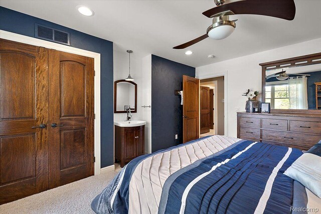 1330 Oxford Rd, Bloomfield Hills, MI 48304 - bedroom featuring light colored carpet, ceiling fan, and recessed lighting