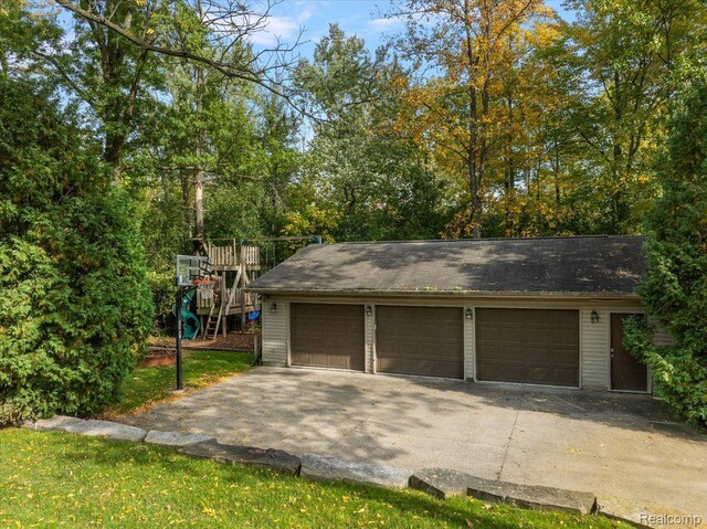 1330 Oxford Rd, Bloomfield Hills, MI 48304 - view of detached garage