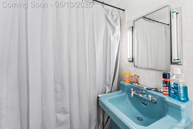1226 W Genesee St, Lapeer, MI 48446 - full bath with backsplash, tile walls, and a shower with shower curtain