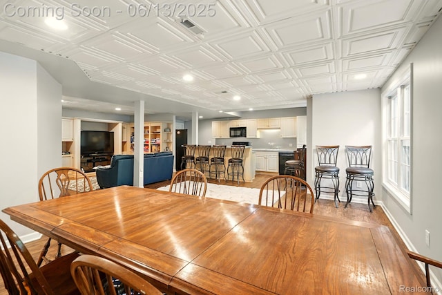 1377 Lake Shore Blvd, Lake Orion, MI 48362 - dining space featuring an ornate ceiling, light wood-style flooring, and recessed lighting