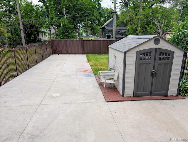 3639 Farnsworth St, Detroit, MI 48211 - fenced backyard featuring a storage unit and a patio