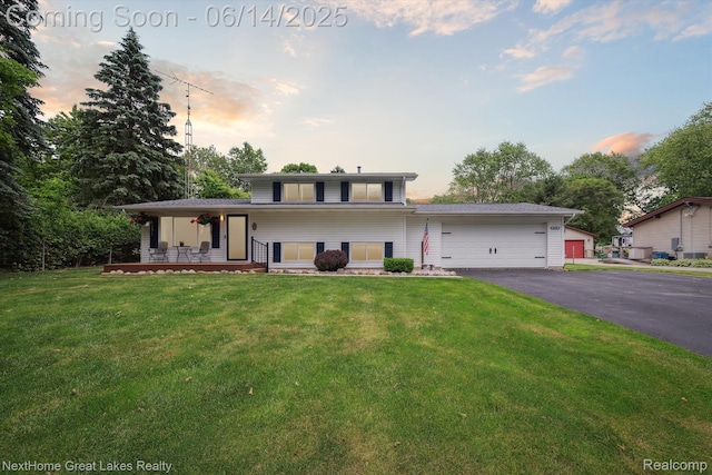 4098 Sam Snead Dr, Flint, MI 48506 - tri-level home featuring a porch and a yard