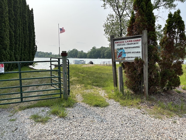 2112 Timber Ln, Brooklyn, MI 49230 - gate featuring a water view