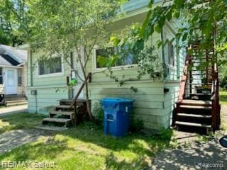 1108 Maginn Ct, Mount Morris, MI 48458 - view of side of home featuring entry steps