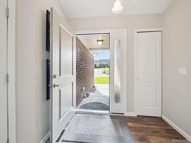 1470 Duncan Dr, Chelsea, MI 48118 - foyer featuring wood finished floors and baseboards