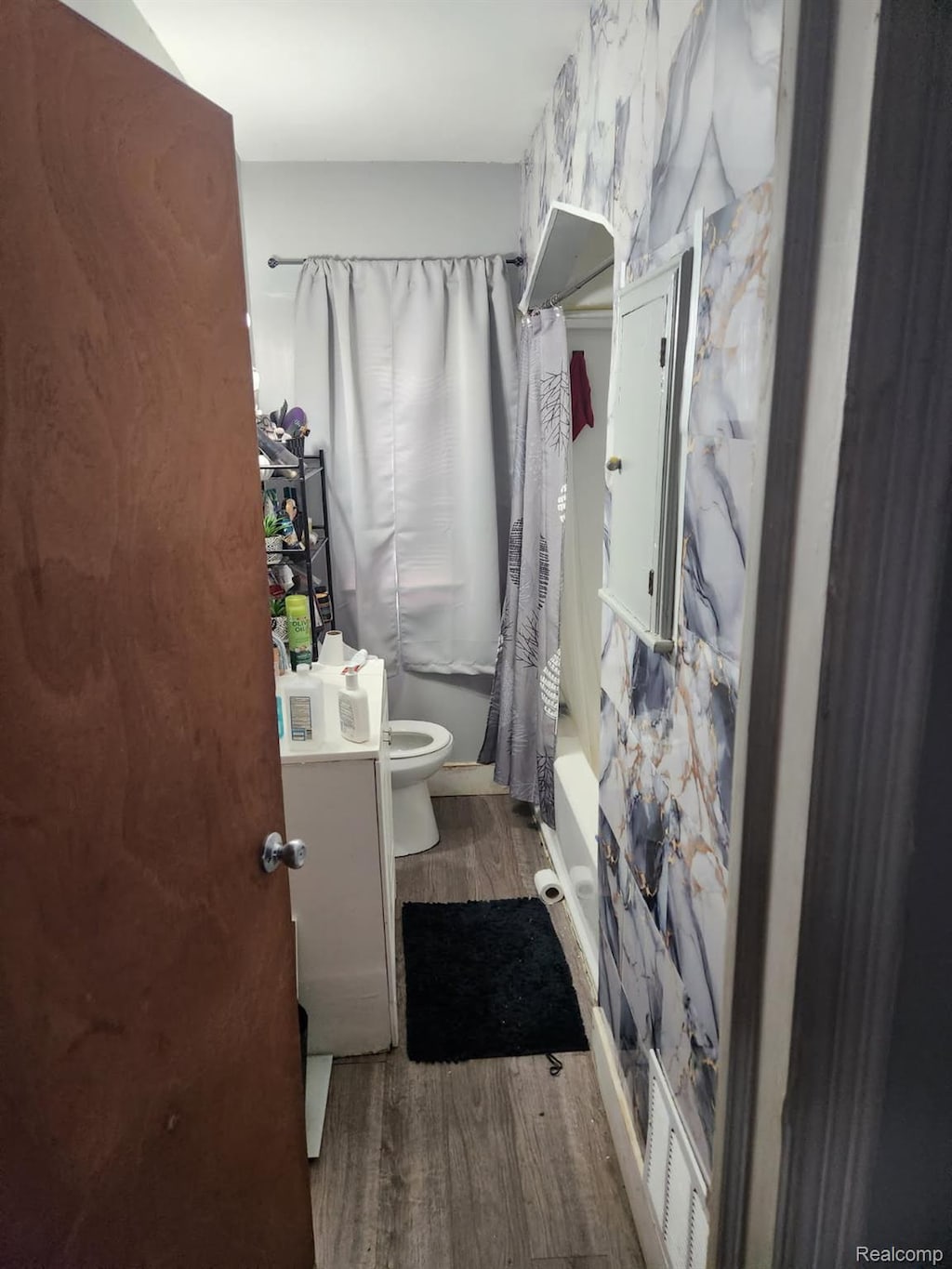 14750 Lannette St, Detroit, MI 48213 - bathroom featuring wood finished floors and a shower with shower curtain