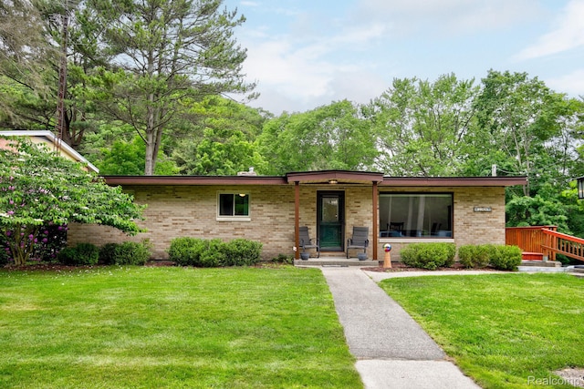 199 Grand Ave, Grand Haven, MI 49417 - view of front of property featuring brick siding and a front yard