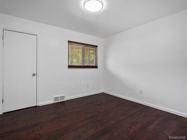23400 Marlow St, Oak Park, MI 48237 - unfurnished room with baseboards and wood finished floors